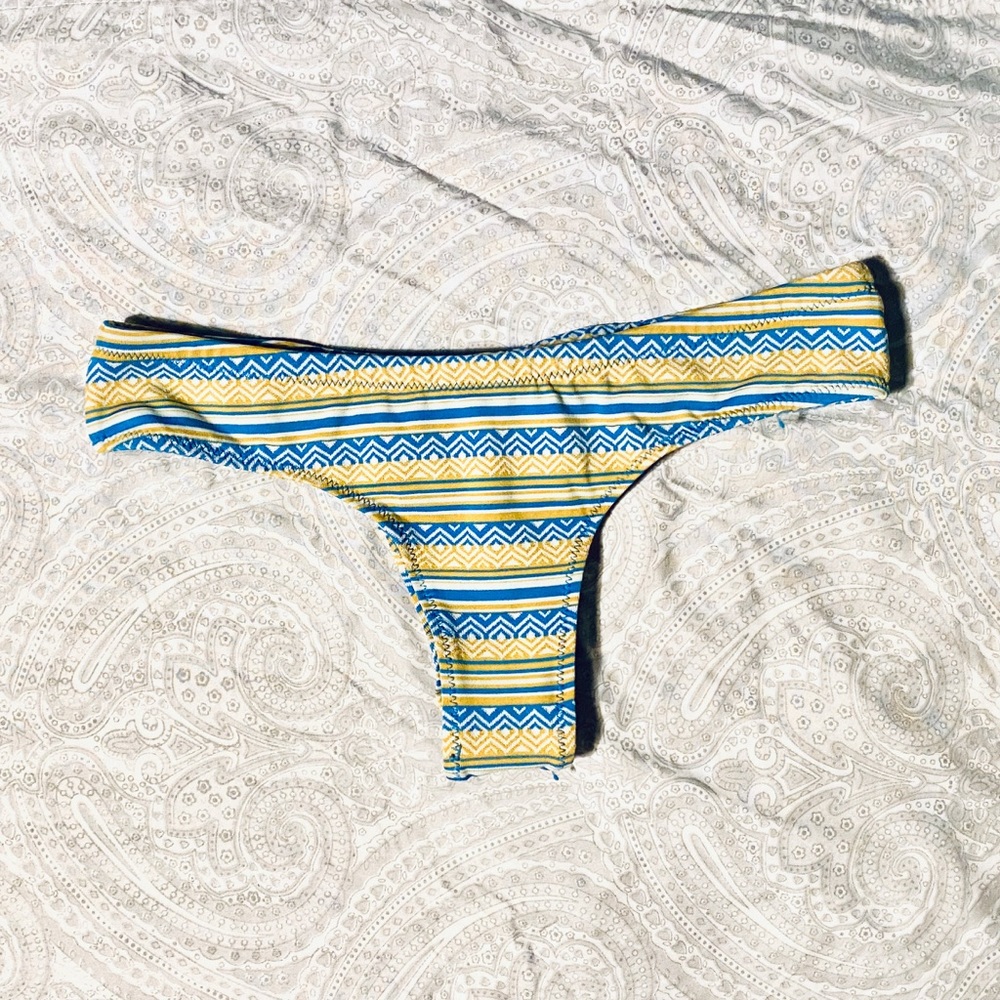 VOLCOM SWIM. SIZE M. CHEEKY FIT